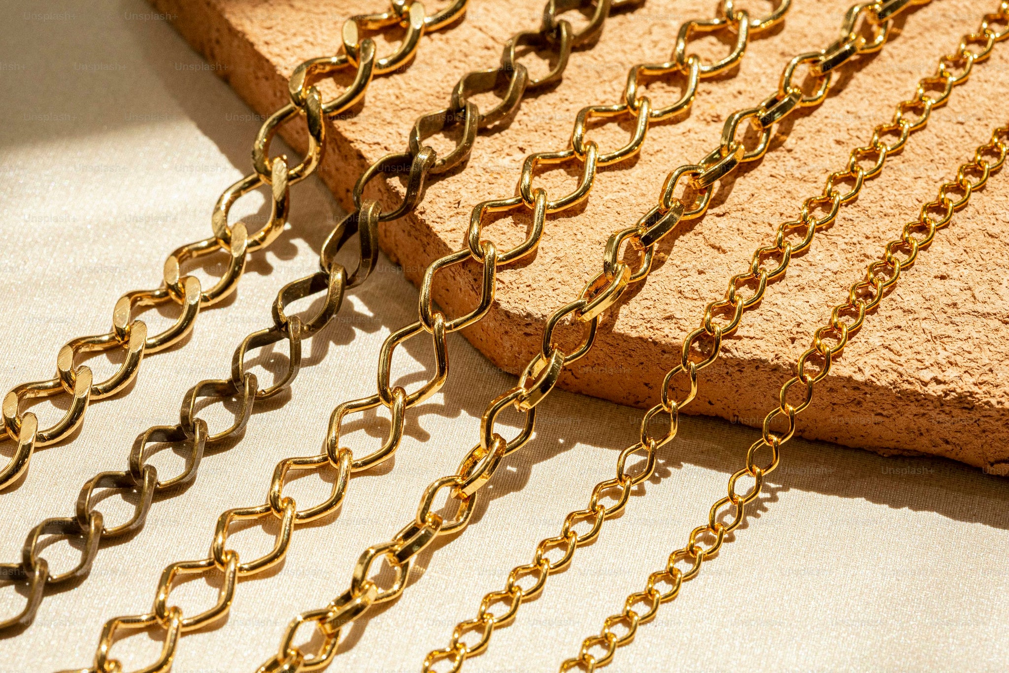 The Ultimate Guide to Choosing the Perfect Mens Gold Figaro Chain for Your Style