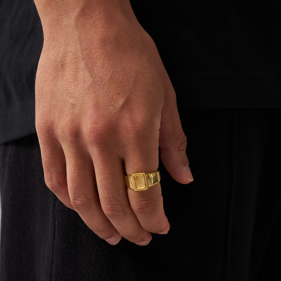 royal-signet-ring-gold